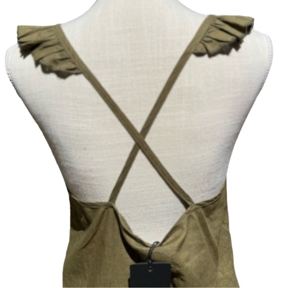 🌻NEW (w/tag) Chaser Olive Green Criss-Cross Ruffle Sleeveless Blouse Size M - Picture 6 of 8